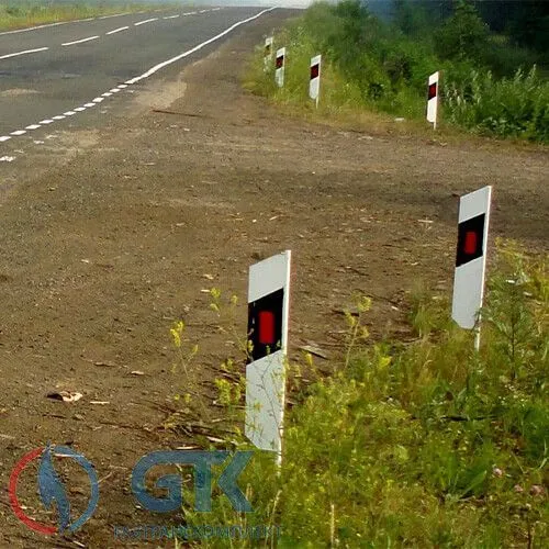 Сигнальные столбики и стойки дорожных знаков